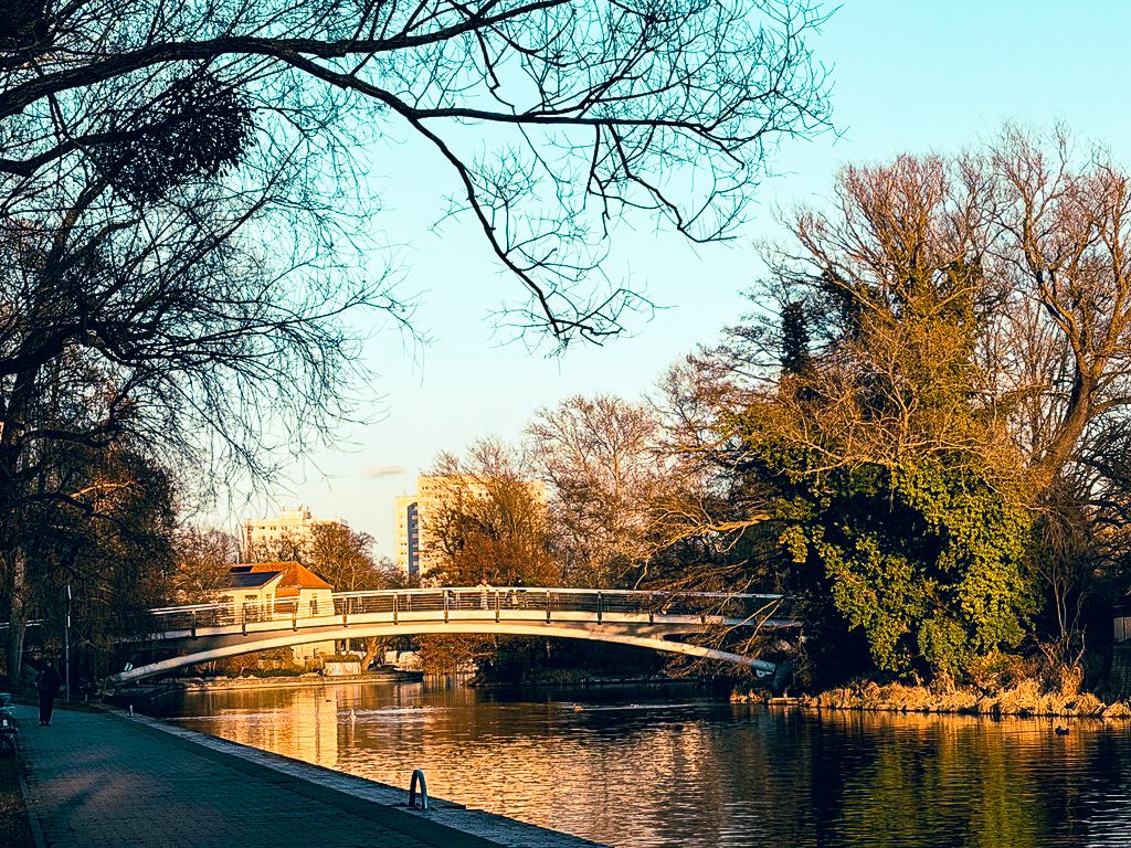 Bruecke am Wasser